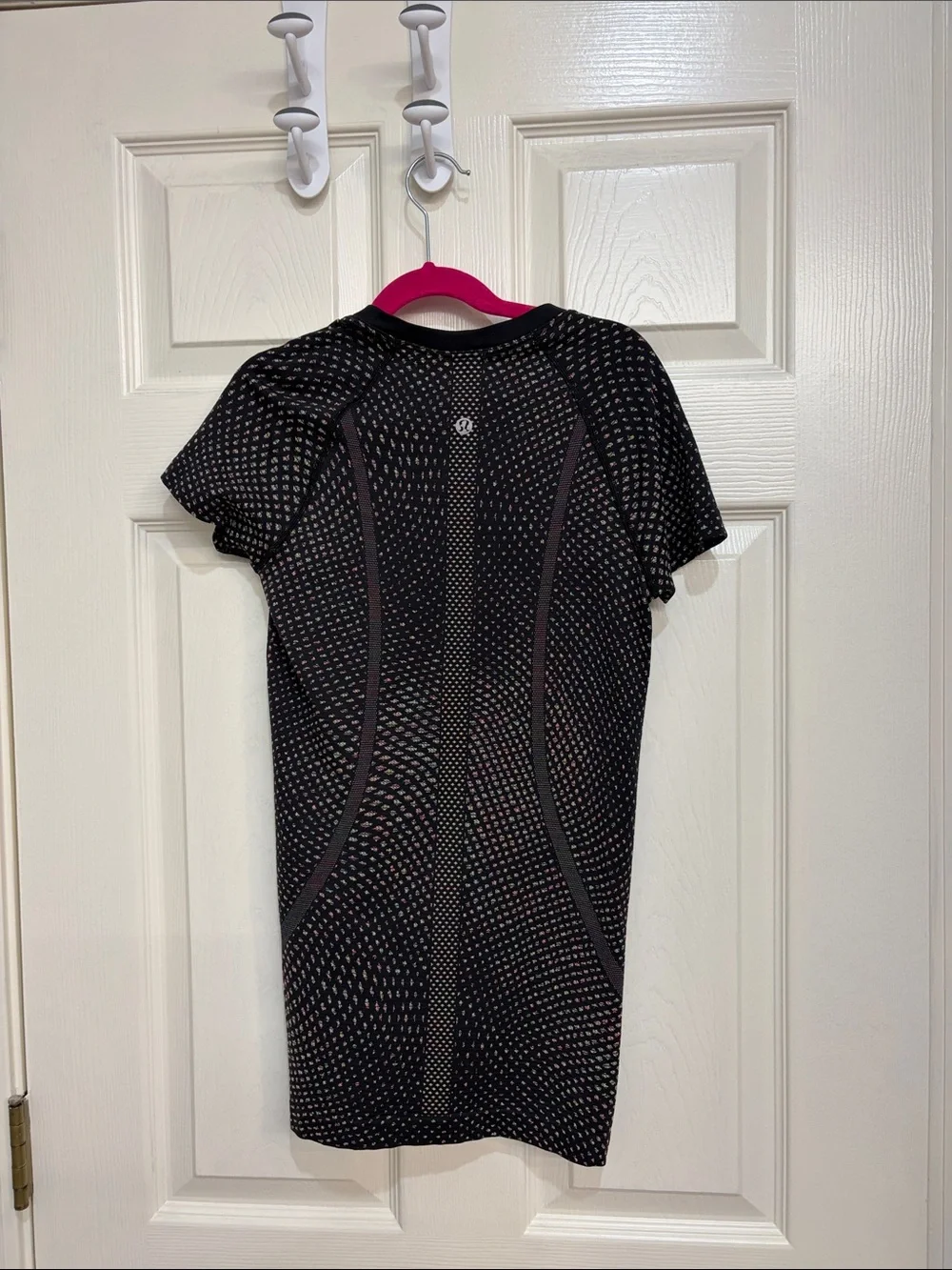 048. Lululemon Swiftly Tech Short Sleeve Shirt 2.0 Grid Warp Black neon rainbow
